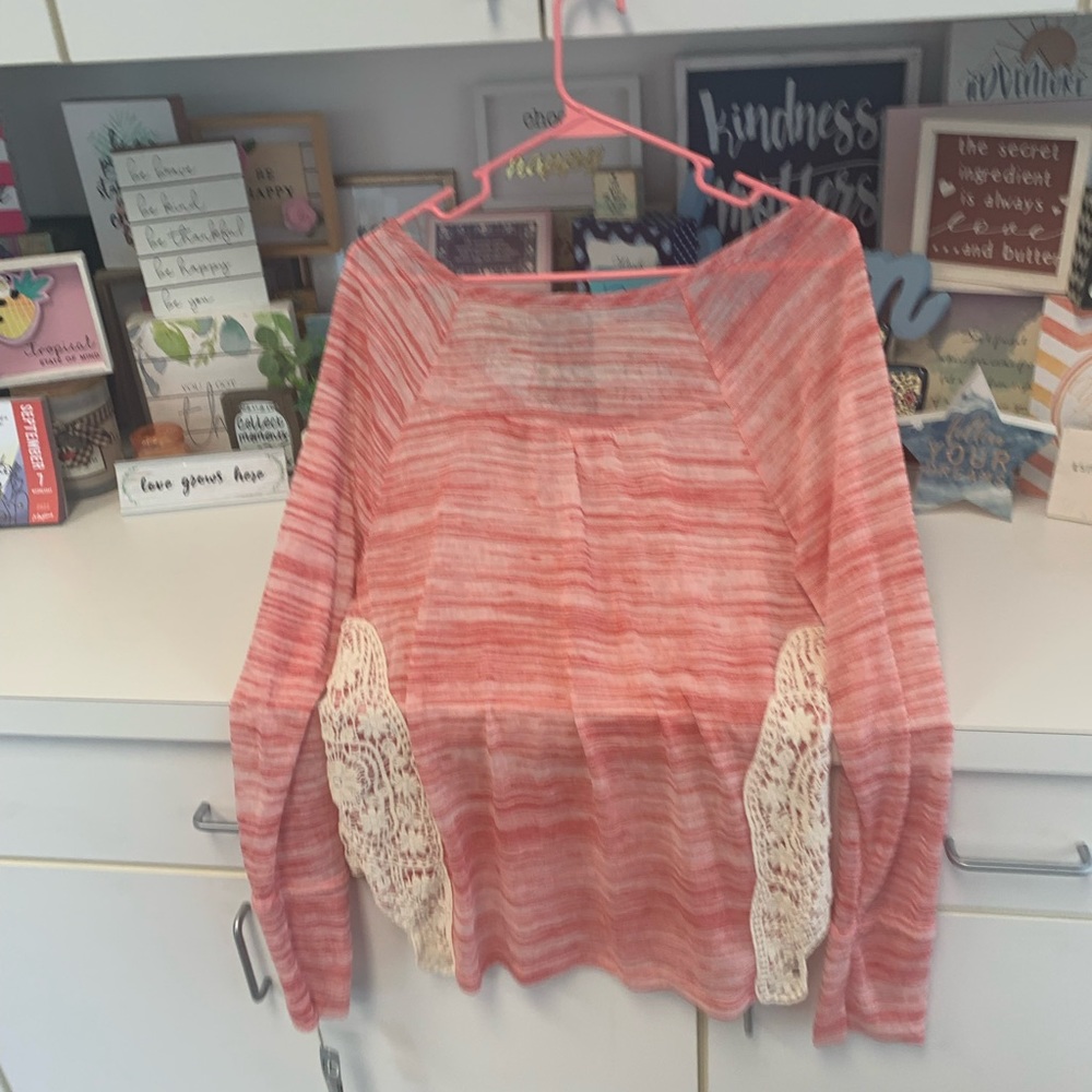 New Directions Pink and White Top size Large